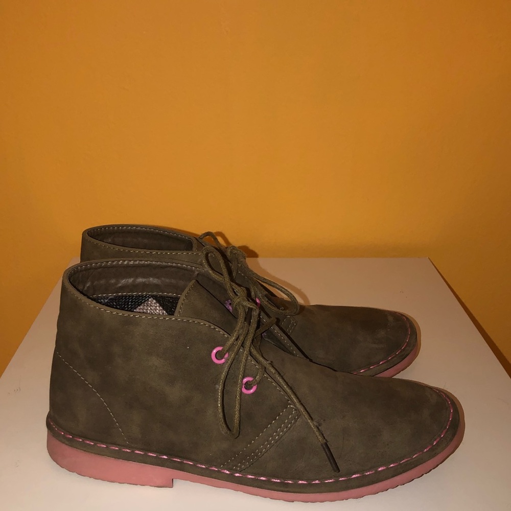 Women’s boots, pink and brown.